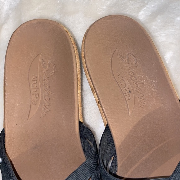 Skechers Arch Fit Beverlee - Picture 9 of 12